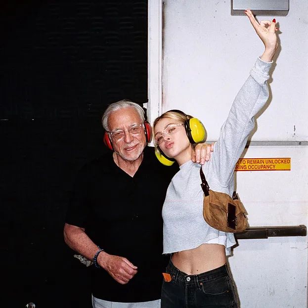 Nicole Peltz z ojcem