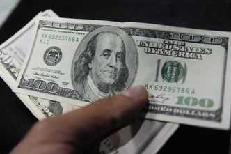 Kursy walut 04.03.2022. Piątkowy kurs funta, euro, dolara i franka szwajcarskiego