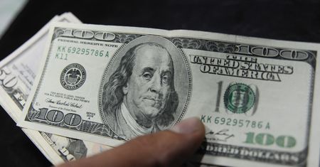 Kursy walut 04.03.2022. Piątkowy kurs funta, euro, dolara i franka szwajcarskiego