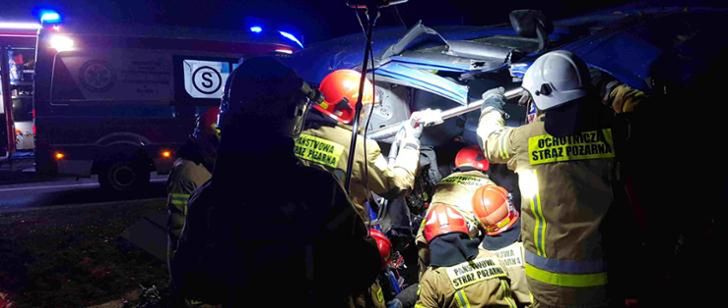 Zderzenie samochodu osobowego i ciężarowego w miejscowości Obrazów [Galeria]