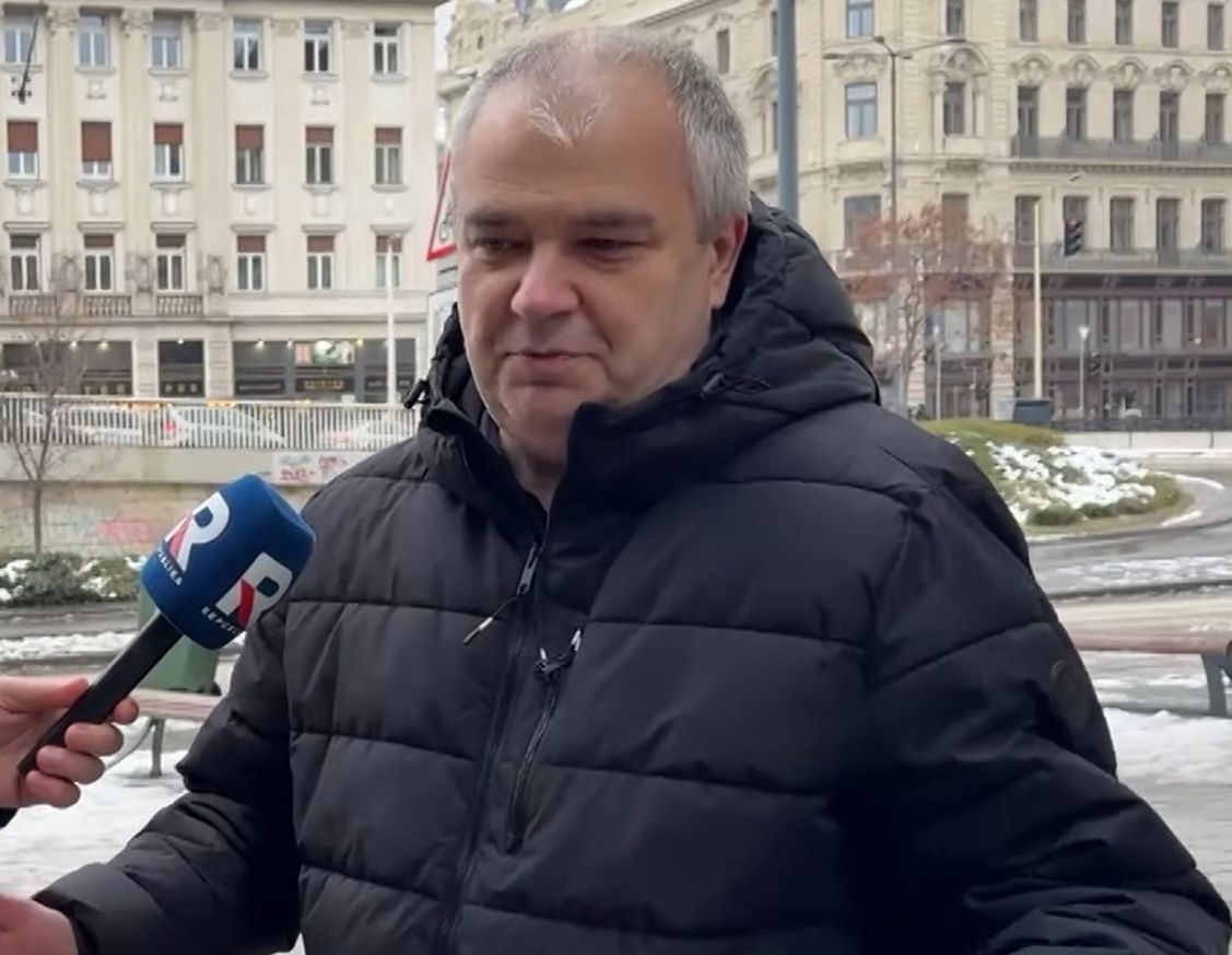 Dziennikarz Republiki tłumaczy się z dotacji dla fundacji jego żony. Kamper z Funduszu Sprawiedliwości