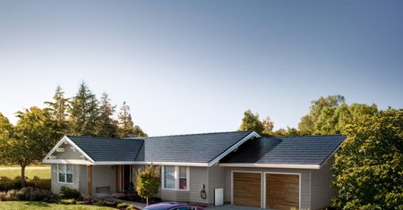 Kłopoty Tesla Solar Roof. Klienci zostali z niczym