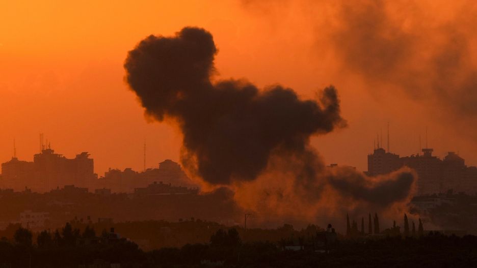 Wojna izraelsko-palesty?ska
Smoke rises following an Israeli airstrike in the Gaza Strip, as seen from southern Israel, Wednesday, Oct. 18, 2023. (AP Photo/Francisco Seco)
Francisco Seco