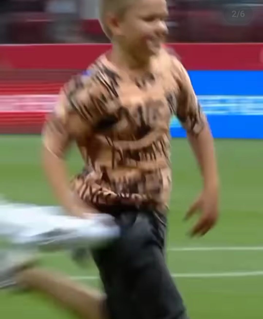 Robert Lewandowski z kibicem