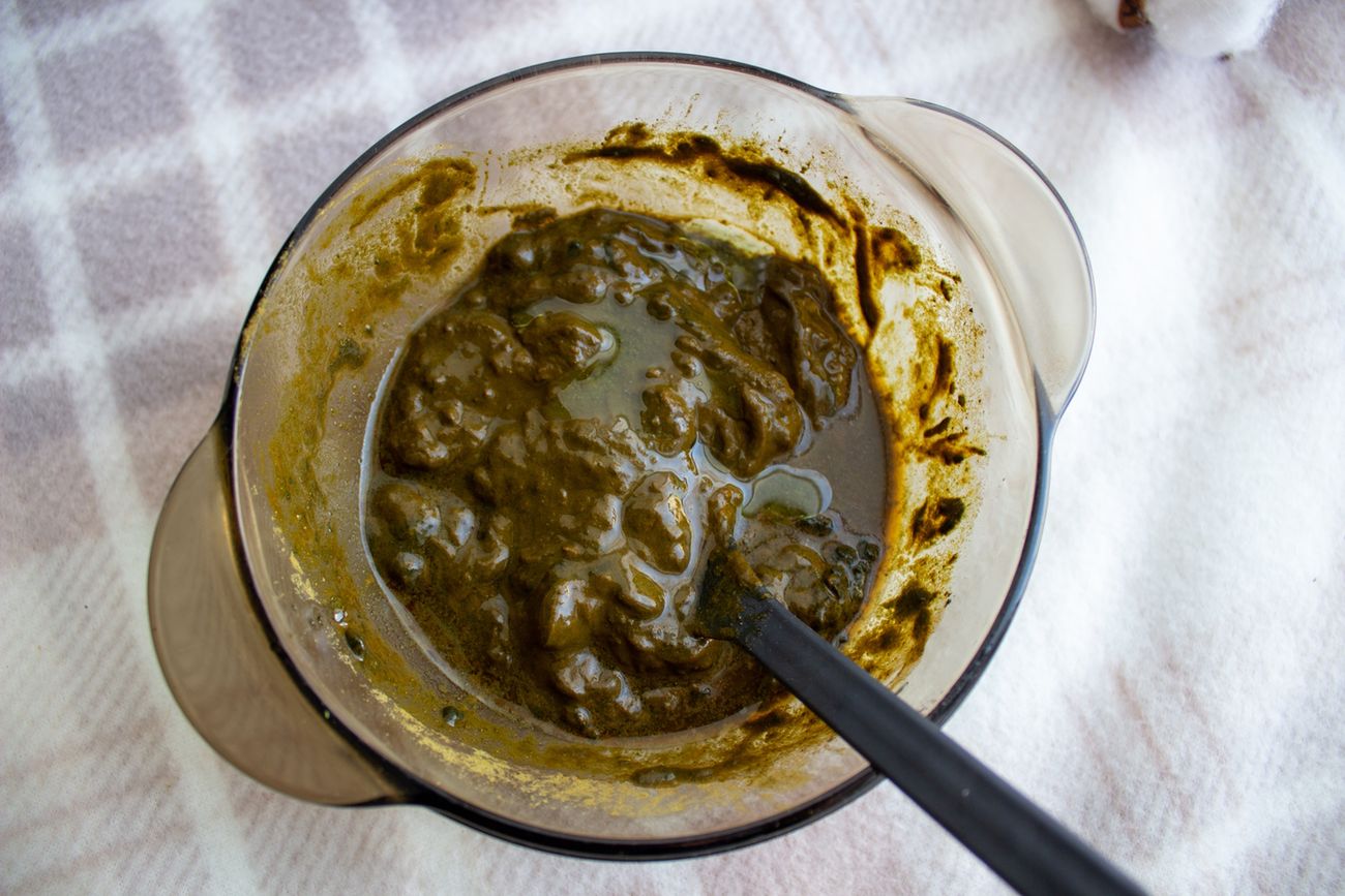 Henna wzmacnia włosy i uzupełnia ubytki w ich strukturze