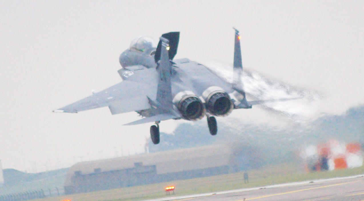 Izraelski F-15 wylądował bezpiecznie bez jednego skrzydła