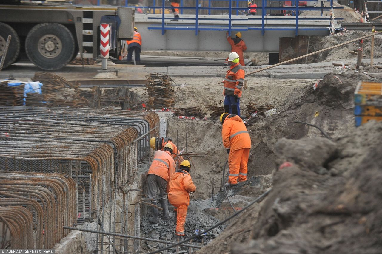 Tunel w Sulejówku z opóźnieniem. "Trzeba zrywać nawierzchnię"