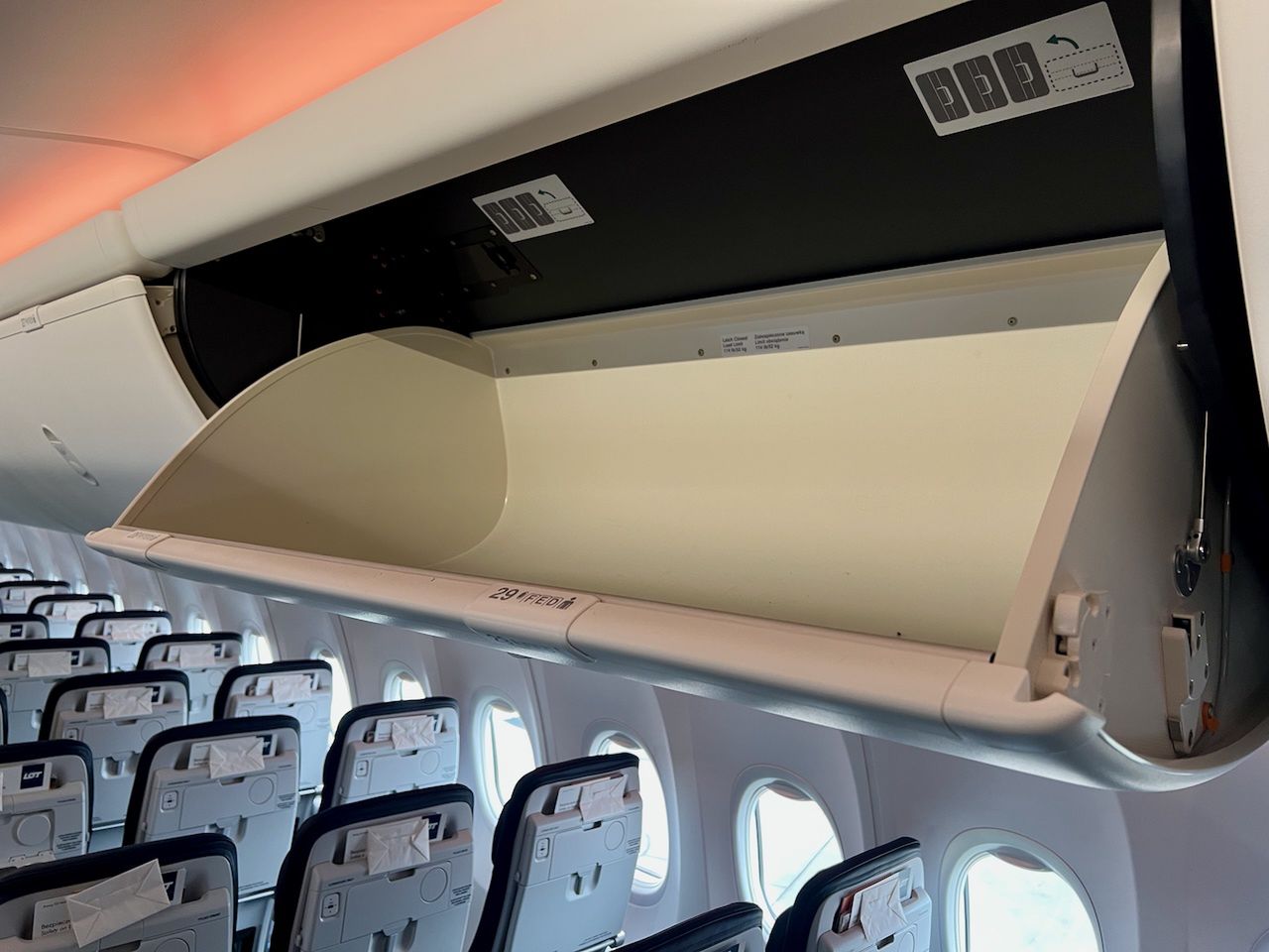 Boeing 737 MAX 8. Nowa kabina PLL LOT