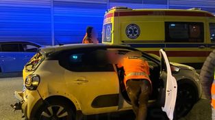 S8: Zderzenie pojazdów. Kierująca citroenem gwałtownie zahamowała, w jej tył uderzyła ciężarówka