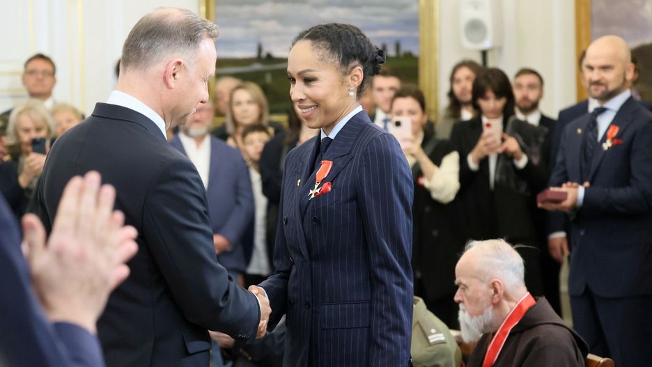 Narodowe ?wi?to Niepodleg?o?ci
Fot. Wojciech Olkusnik/East News, Warszawa, 11.11.2023. Narodowe Swieto Niepodleglosci. Uroczystosc wreczenia odznaczen panstwowych w Belwederze.
N/z: prezydent Andrzej Duda, Omenaa Mensah
Wojciech Olkusnik