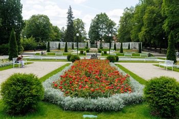 Różanka w Białymstoku zakwitła kolorami. Feeria barw w odnowionej część Plant