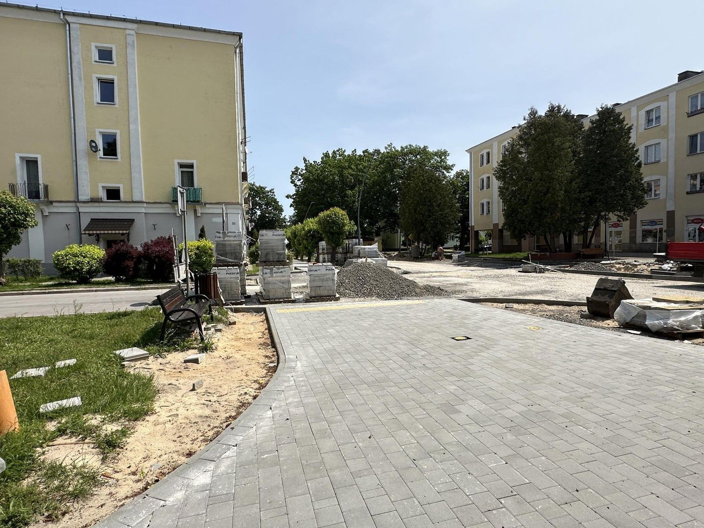 Ulica 1 Maja w Nowej Dębie jest modernizowana, czerwiec 2025
