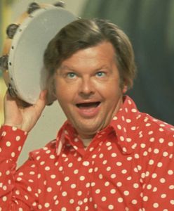 Bił rekordy popularności na świecie. Uwielbiała go nawet królowa. Jednak Benny Hill zmarł w zapomnieniu