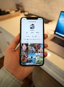 TikTok sztucznie promuje filmy? Afera o sekretny przycisk