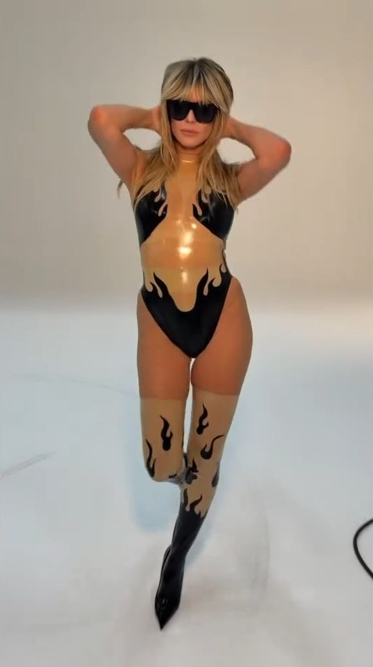 Heidi Klum w cielistym body