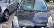 Poznań: Strażniczka miejska obezwładniła wandala w dzień wolny od pracy, który dewastował metalową rurą samochody na parkingu.