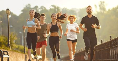 Wakacyjne aktywności lub trening siłowy? Sprawdź, jakie buty sportowe wybrać