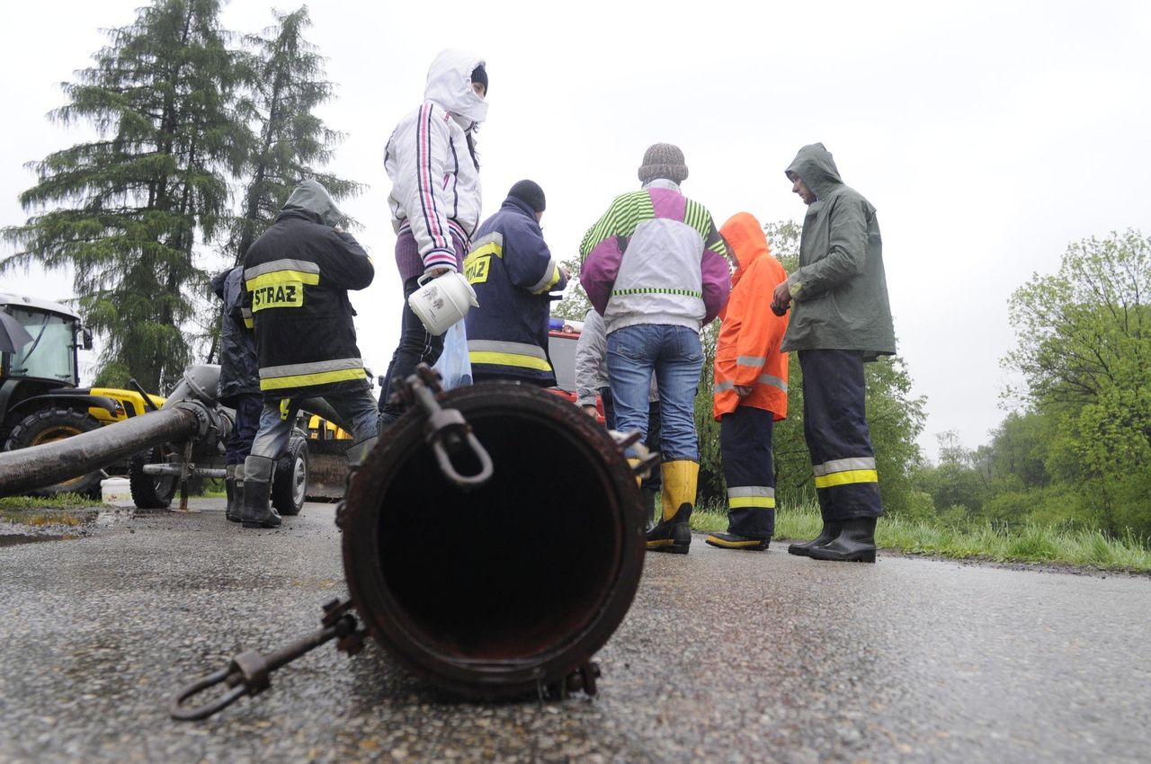Opady deszczu w powiecie chrzanowskim. Strażacy wyruszyli do pierwszych interwencji