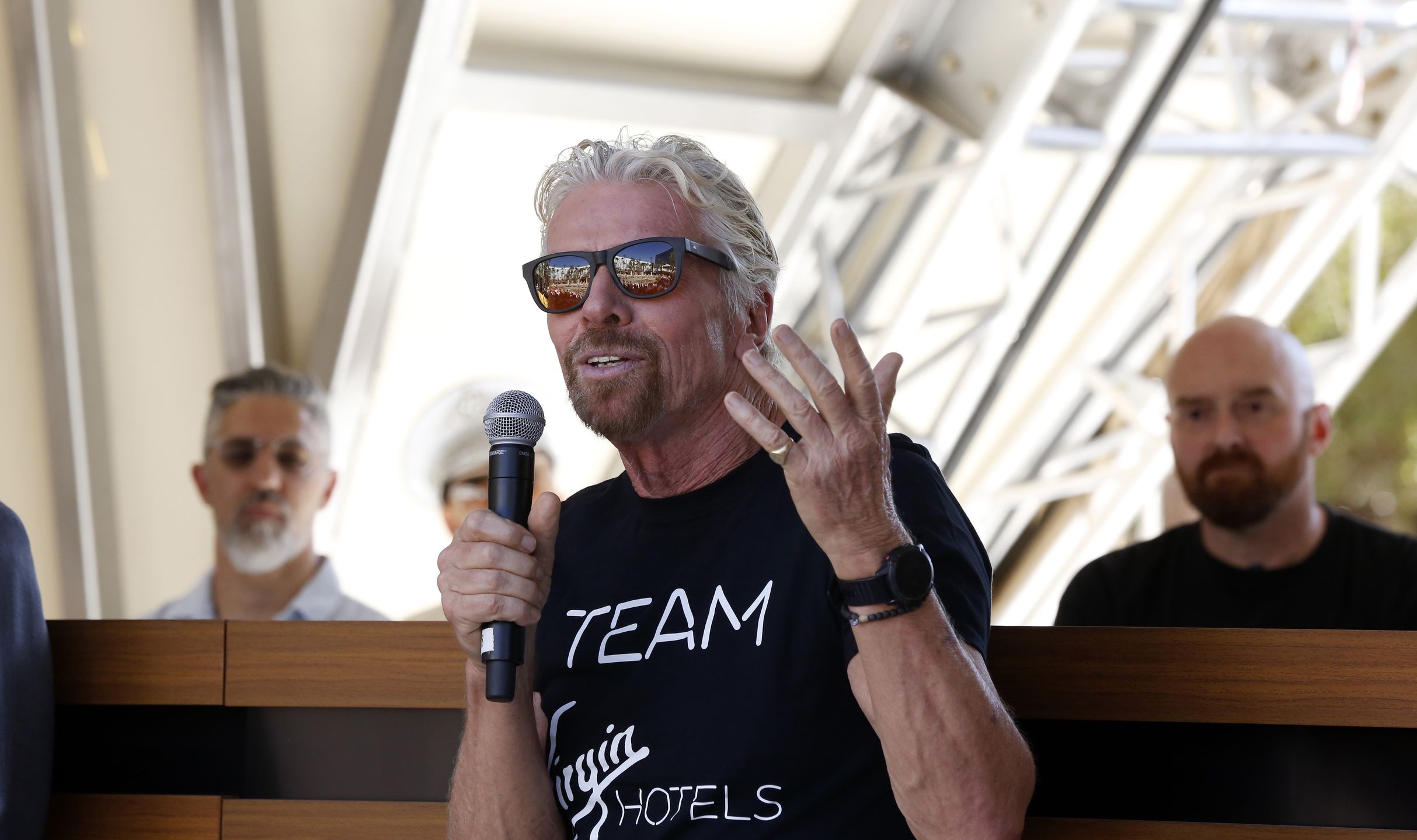 Miliarder Richard Branson sam doszedł do fortuny. Brytyjski przedsiębiorca stoi na czele obejmującej ponad 400 firm Virgin Group