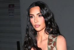 Kim Kardashian w różowej koronce. Od stóp do głów!