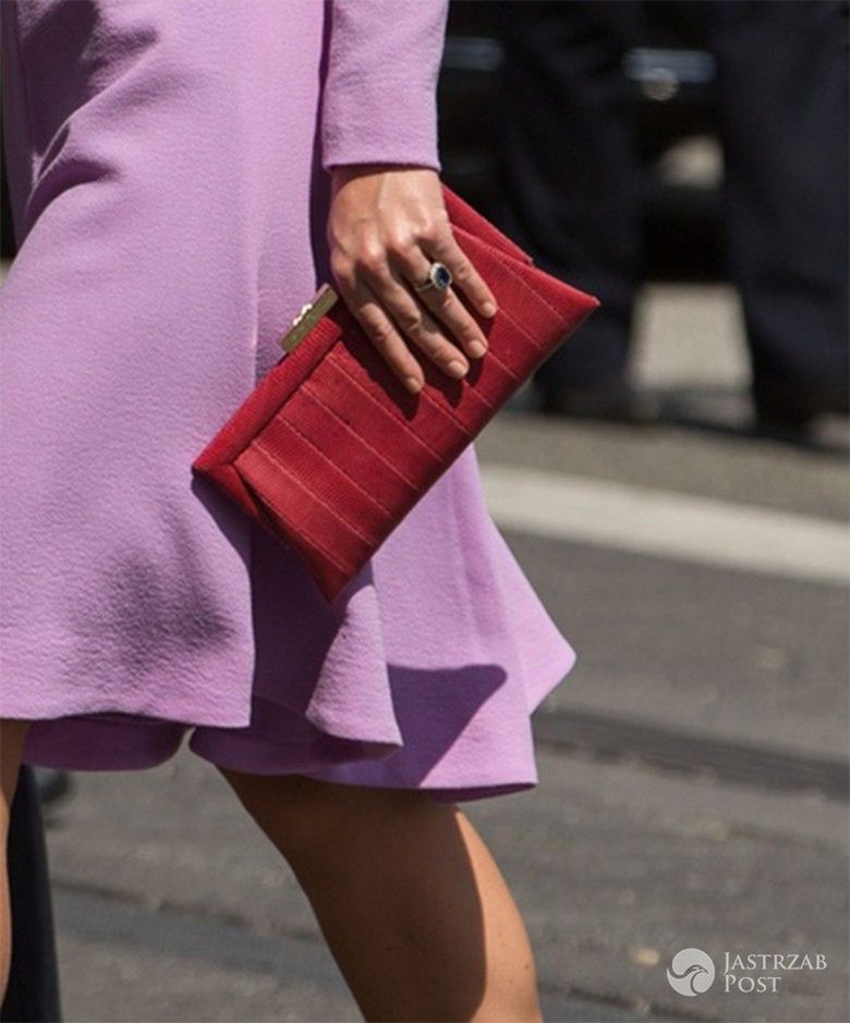 Księżna Kate w lawendowej kreacji zwiedza Muzeum w Hamburgu