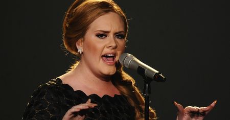Adele: "Nie chcę być pozbawionym biustu chudzielcem!"