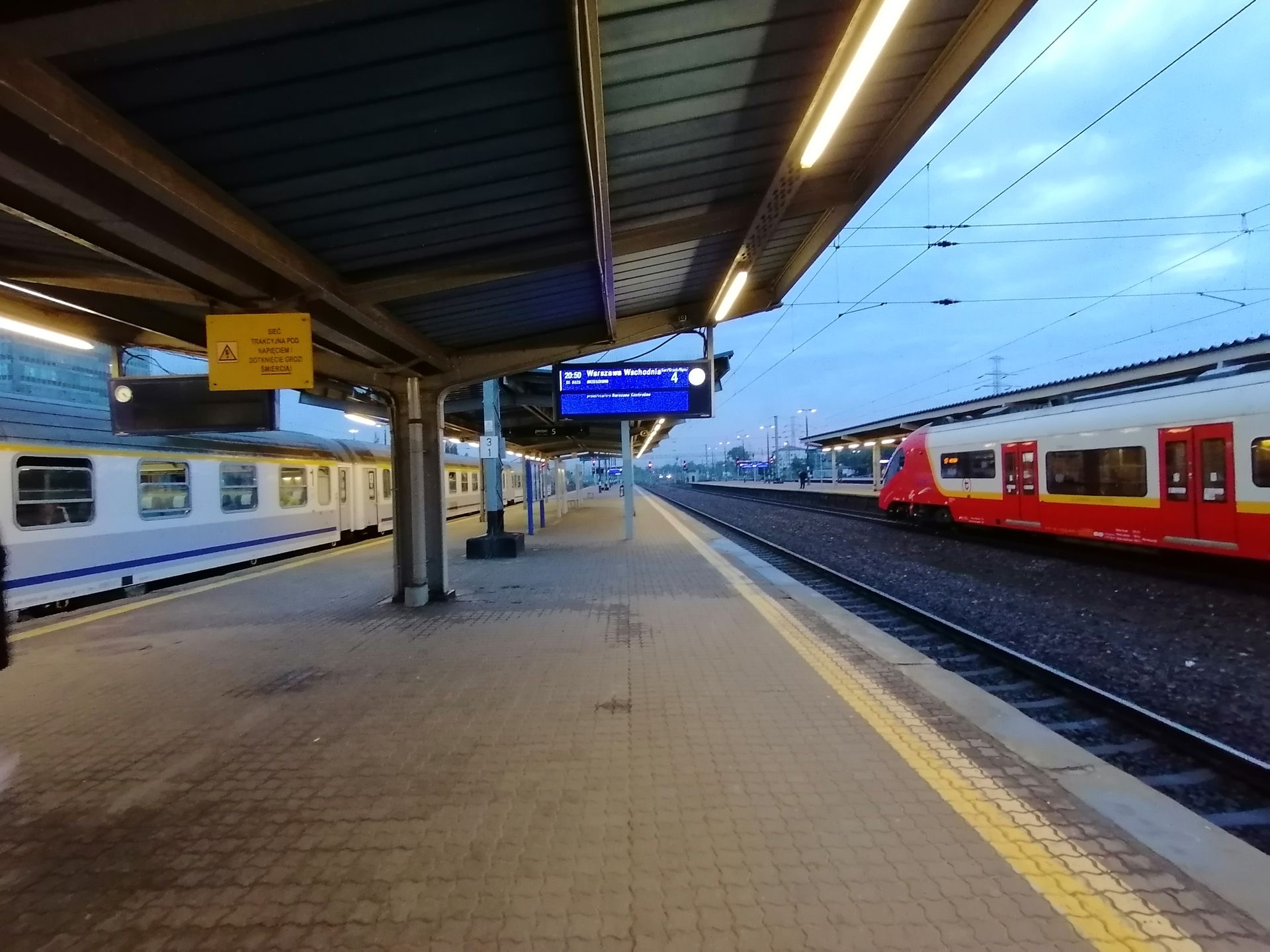 Honor 20 Lite oficjalnie. Nowy smartfon już w Polsce 13