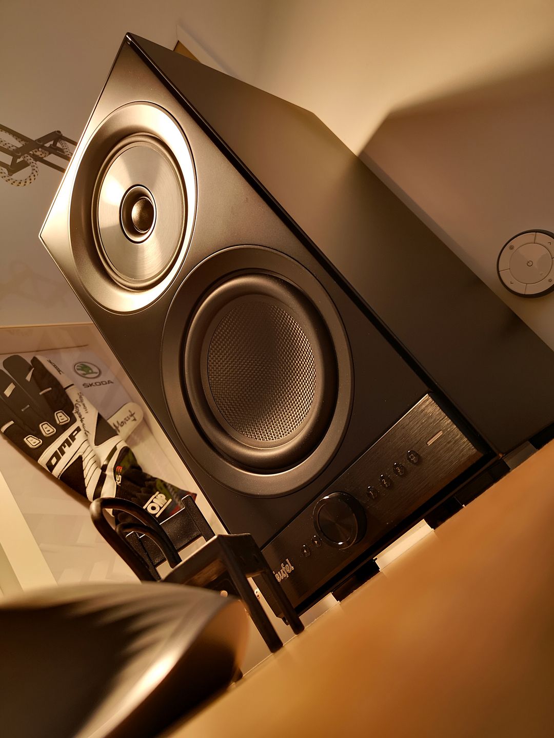 Test głośników Teufel Stereo M: bogactwo możliwości zamknięte w tradycyjnej formie 14