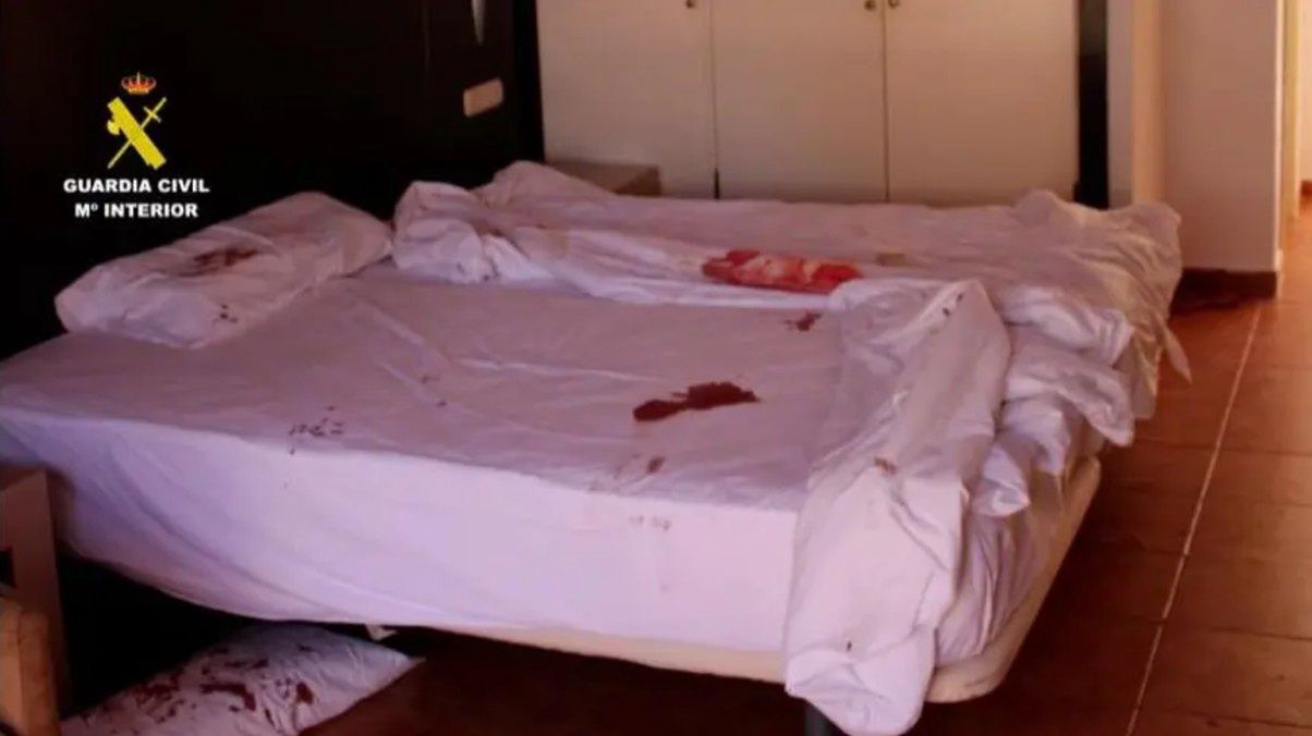 Zdjęcie zrobione przez policjantów po napadzie w pokoju hotelowy