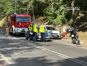 Dębe: Zderzenie motocykla z autem. Dwie osoby ranne. W akcji śmigłowiec LPR