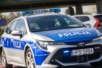 Pijany kierowca rozbił mercedesa na S7. Drugi wpadł podczas kontroli prędkości