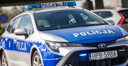 Pijany kierowca rozbił mercedesa na S7. Drugi wpadł podczas kontroli prędkości