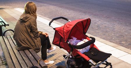 Kiedy jest dobry czas na urodzenie dziecka? "Zdecyduję się, gdy będę mieć na nie odłożone co najmniej 50 tys. złotych"