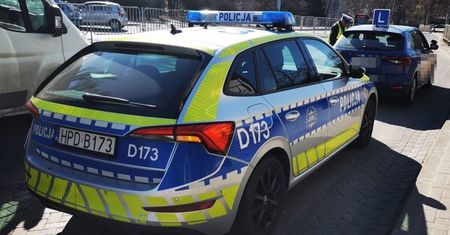 Nietrzeźwa nauka jazdy – instruktorka prowadziła kurs, będąc po spożyciu alkoholu. Policjanci zatrzymali jej prawko