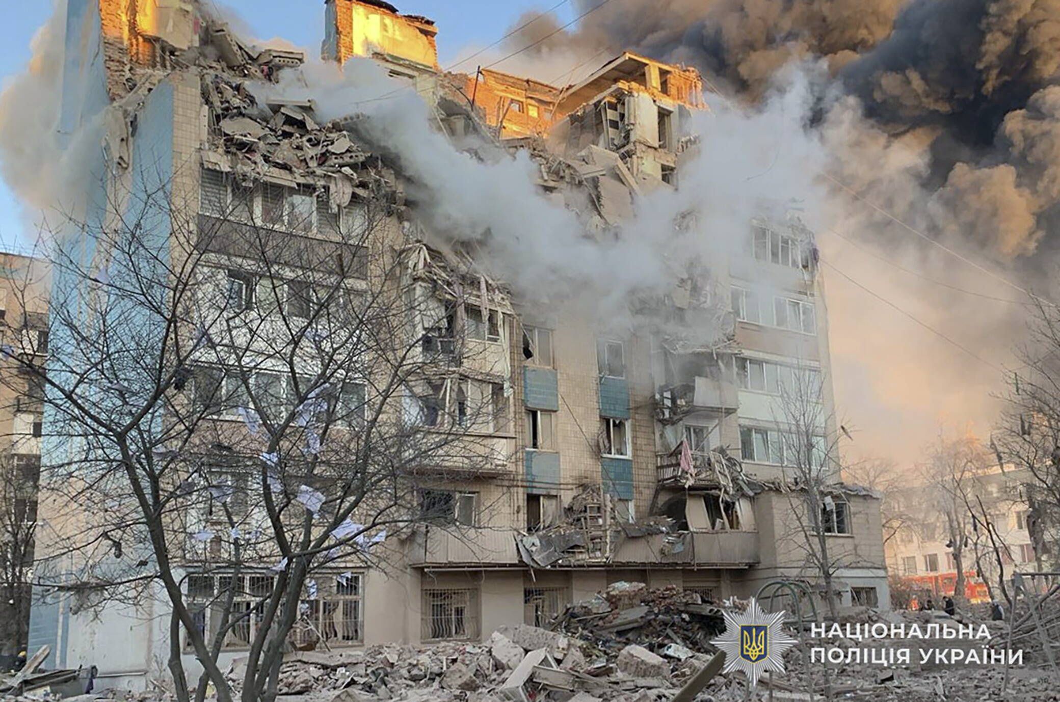 Budynek mieszkalny zniszczony przez rosyjski ostrzał