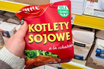 Kosztują 3 złote i kiedyś były obiadowym hitem. Dziś większość omija