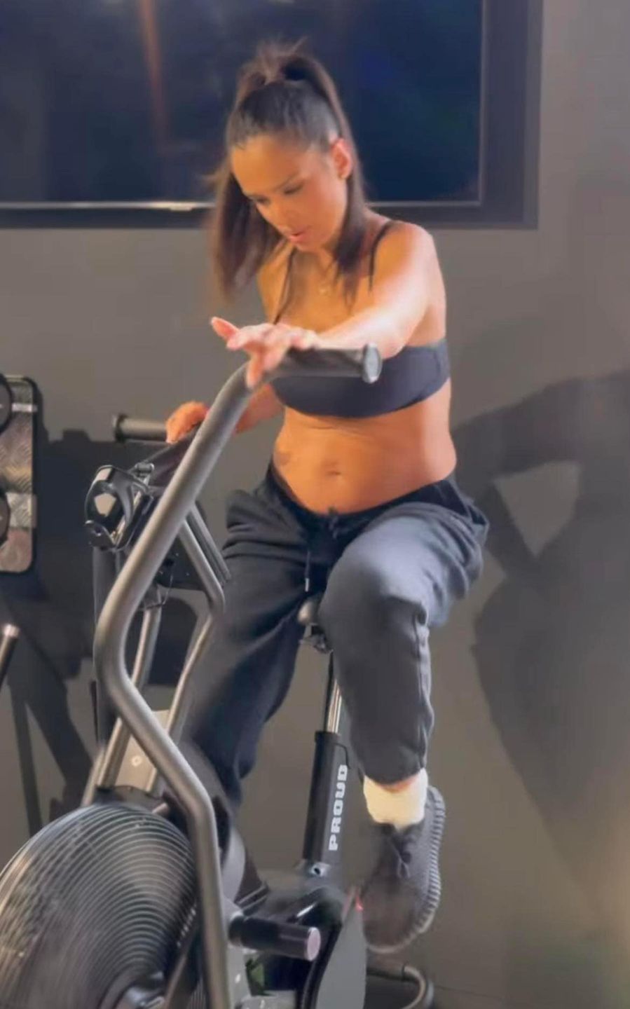 Klaudia El Dursi odsłania ciążowe krągłości podczas treningu 