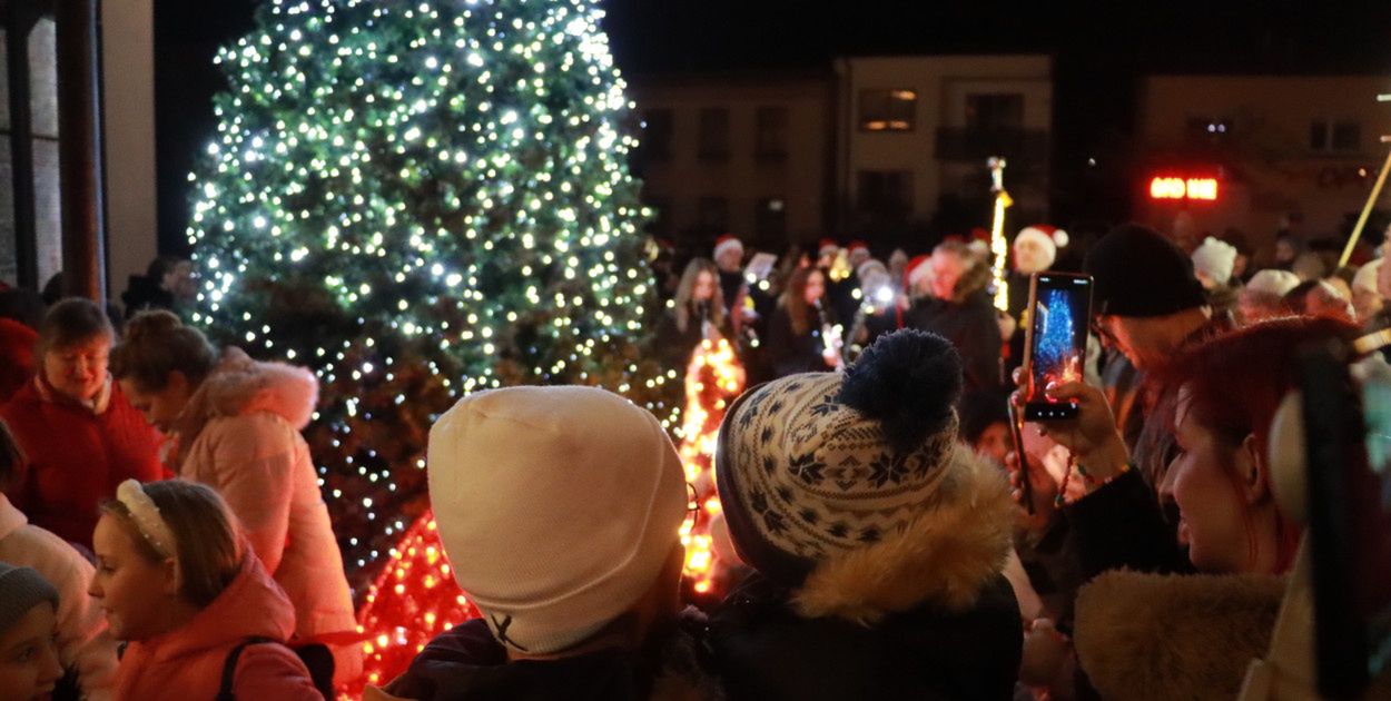Myszków: Magiczny początek Jarmarku Bożonarodzeniowego - relacja z piątku