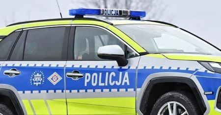Taki widok na śniegu. Natychmiast zatrzymali radiowóz