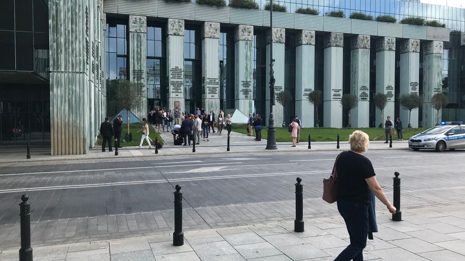 Warszawa. Podjęto decyzję o ewakuacji pracowników budynku