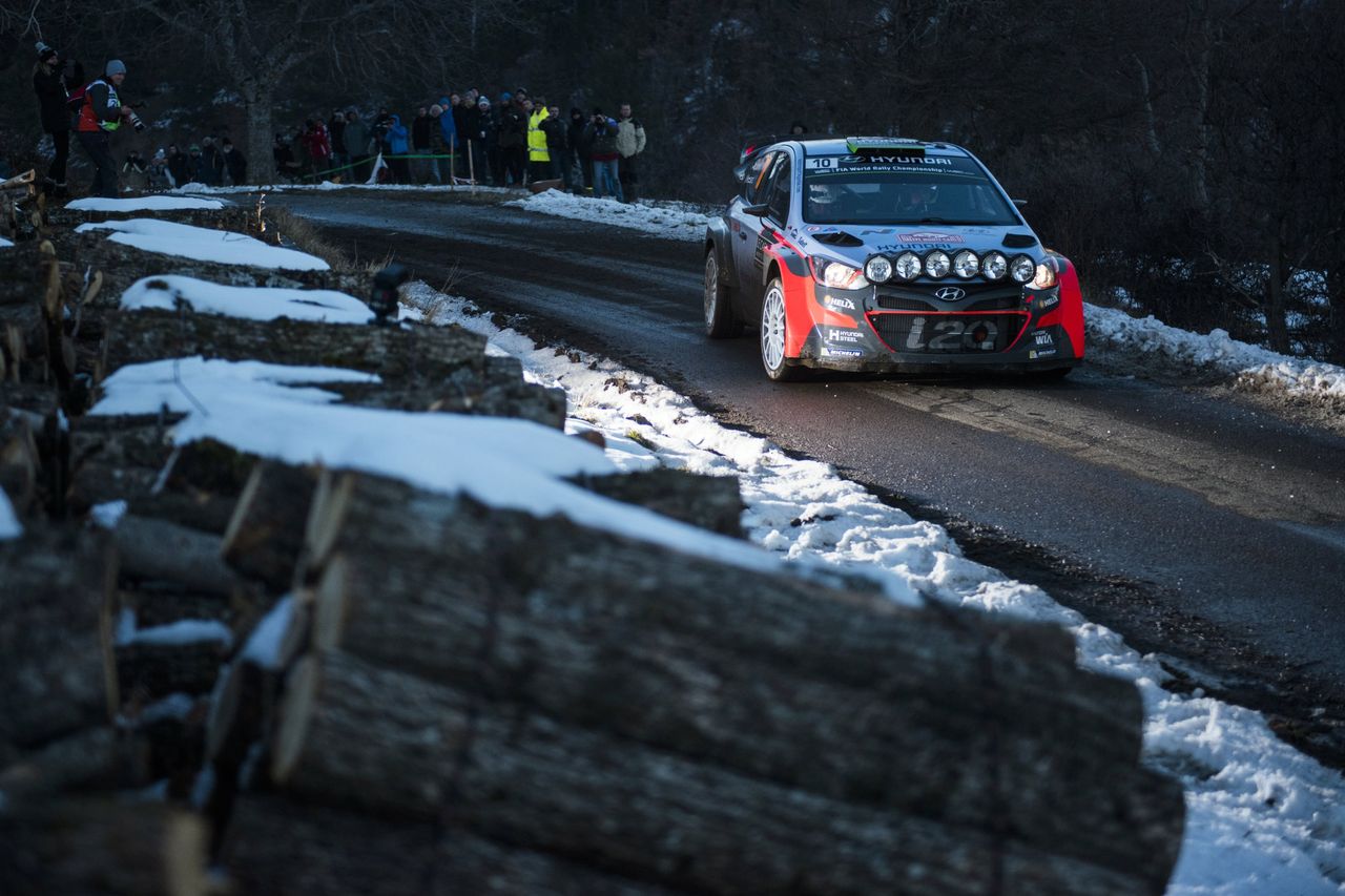 ...a tutaj stary, którym w Monte Carlo jedzie Hayden Paddon. W zespole liderem jest Thierry Neuville, a Dani Sordo i Hayden Paddon będą się zmieniać samochodami przechodząc z zespołu A do B.