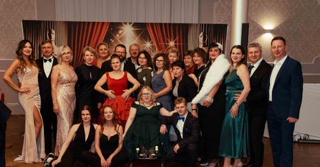 Liczący ponad 2000 mieszkańców Osiek nad Wisłą ma własną grupę artystyczną. Ci artyści są niesamowici!
