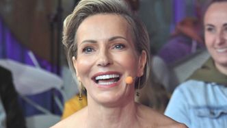 52-letnia Paulina Smaszcz wynurza się z basenu, eksponując SYLWETKĘ W BIKINI