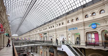 Rynek rosyjski ubożeje. Połowę mniej zagranicznych marek weszło do Rosji