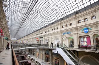 Rynek rosyjski ubożeje. Połowę mniej zagranicznych marek weszło do Rosji