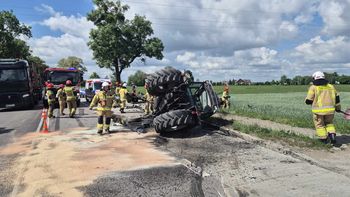 Pijany kierowca ciągnika zderzył się z Peugeotem. Miał 3 promile i dożywotni zakaz prowadzenia pojazdów!