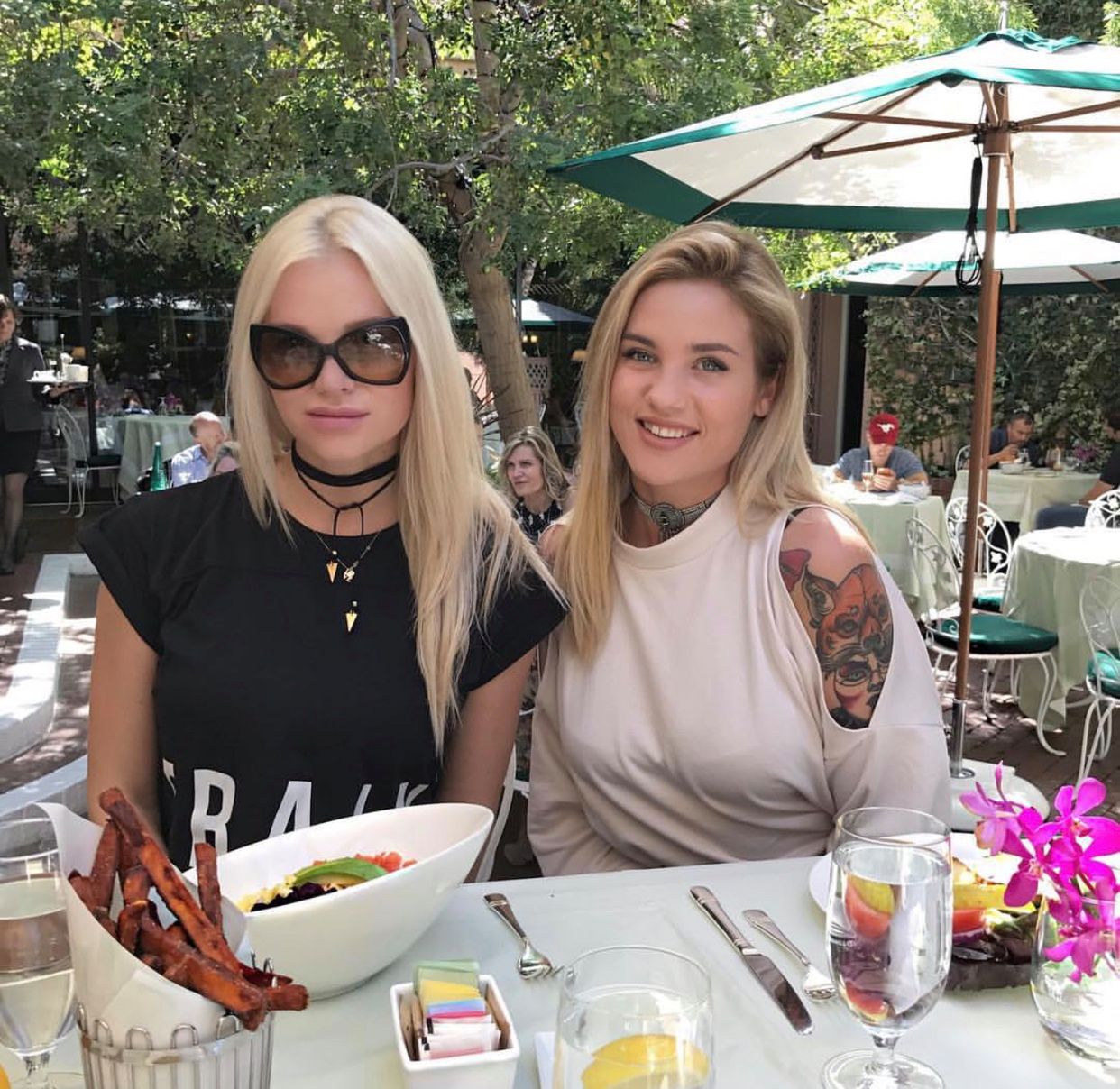 Karolina Gilon & siostry Oliferuk