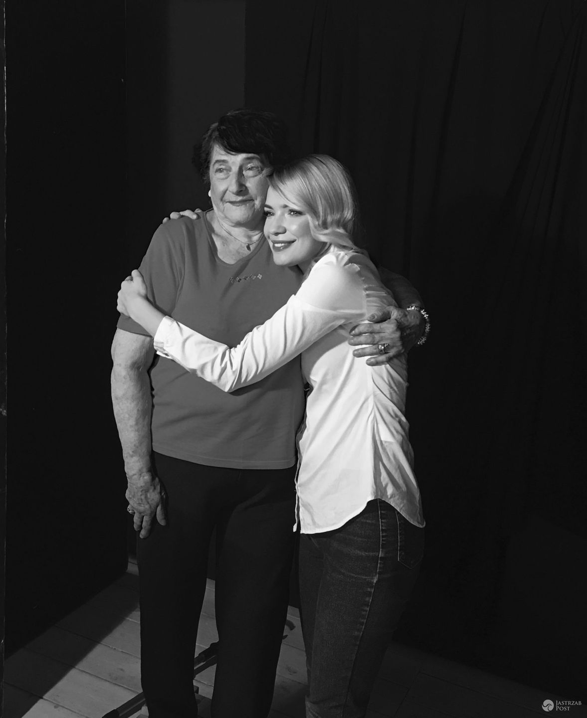 Paulina Gałązka -  Wyjątkowy kalendarz charytatywny "Łączymy pokolenia" z udziałem gwiazd i seniorów