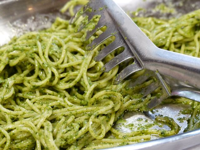 Zielona pasta ze szpinakiem