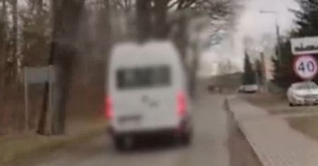 Sceny jak z filmu akcji. Pijany 19-latek wjechał w radiowóz